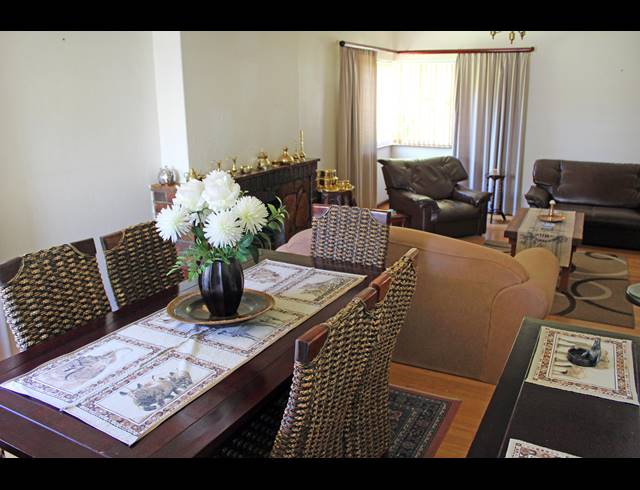 3 BEDROOM HOUSE FOR SALE IN STRAND CENTRAL